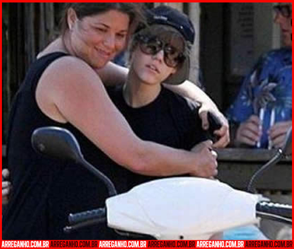 10 Fotos que Provam que Justin Bieber Ama (ou Não) suas Fãs - 07