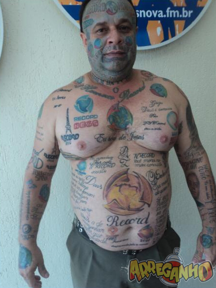Homem Tem 89 Tatuagens da Record Espalhadas Pelo Corpo