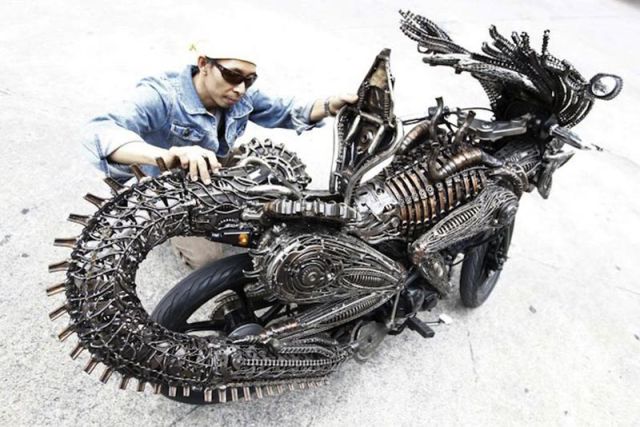 A Incrível Motocicleta Inspirada No Alienígena Do Filme 
