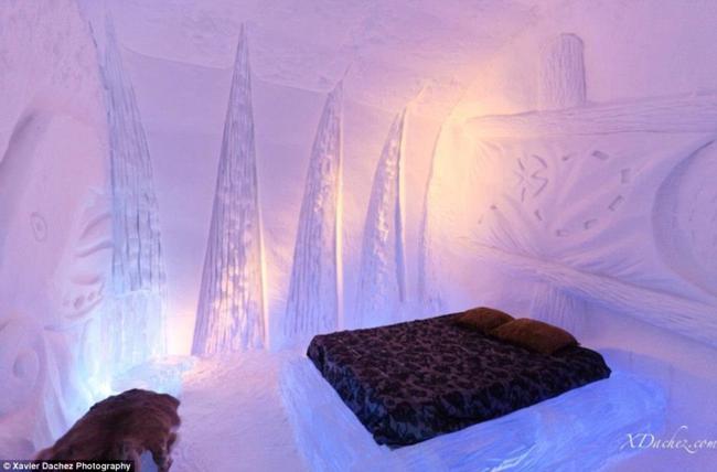 Que tal hospedar-se num hotel totalmente coberto por gelo?