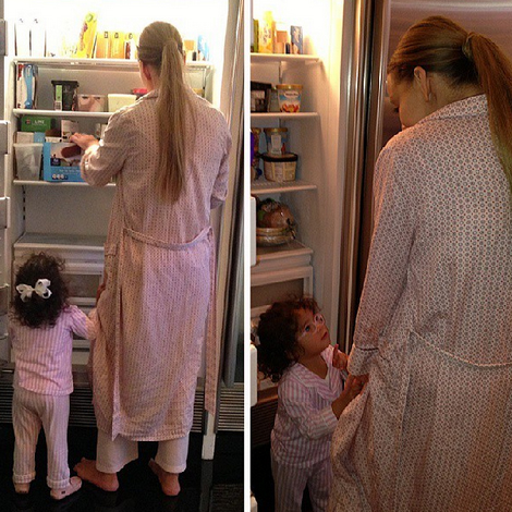 Mariah Carey e a filha assaltam a geladeira de madrugada