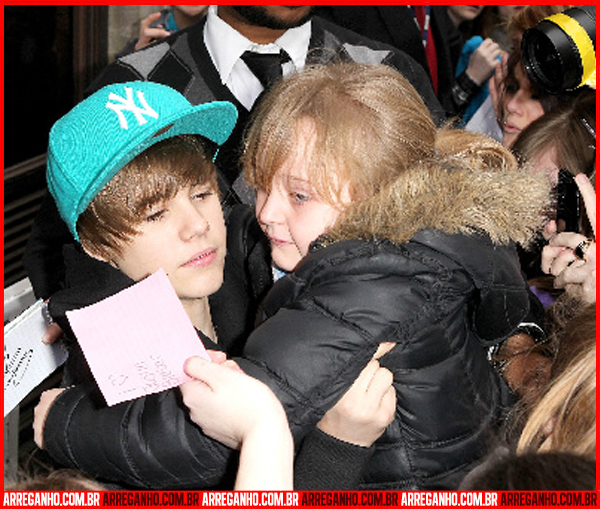 10 Fotos que Provam que Justin Bieber Ama (ou Não) suas Fãs - 06