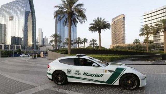 Lamborghini, Camaro, Bentley e até Ferrari entre os carros da polícia de Dubai
