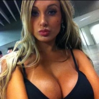 Andressa Urach dando bons motivos pra você assistir A Fazenda
