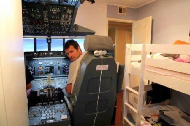 Pai Constrói Cabine de Boeing 737 no Quarto do Filho