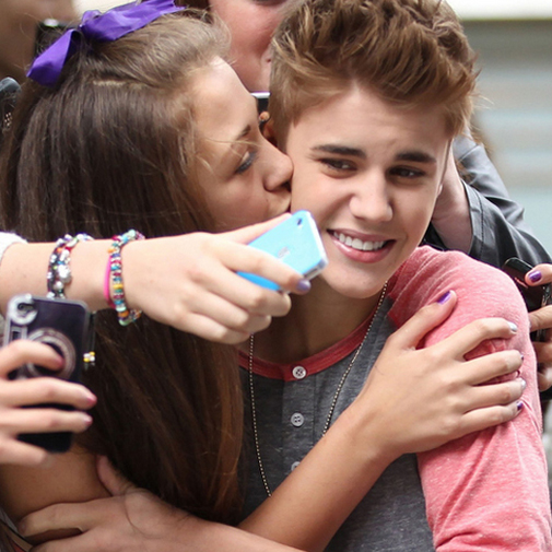 10 Fotos que Provam que Justin Bieber Ama (ou Não) suas Fãs