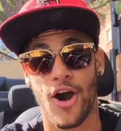 Neymar solta a voz e canta sucesso da turma do pagode