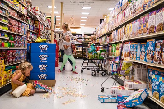 9 Fotos que mostram a realidade sobre cuidar dos filhos