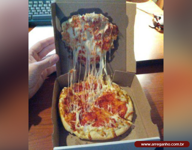 Adoro quando a pizza chega assim