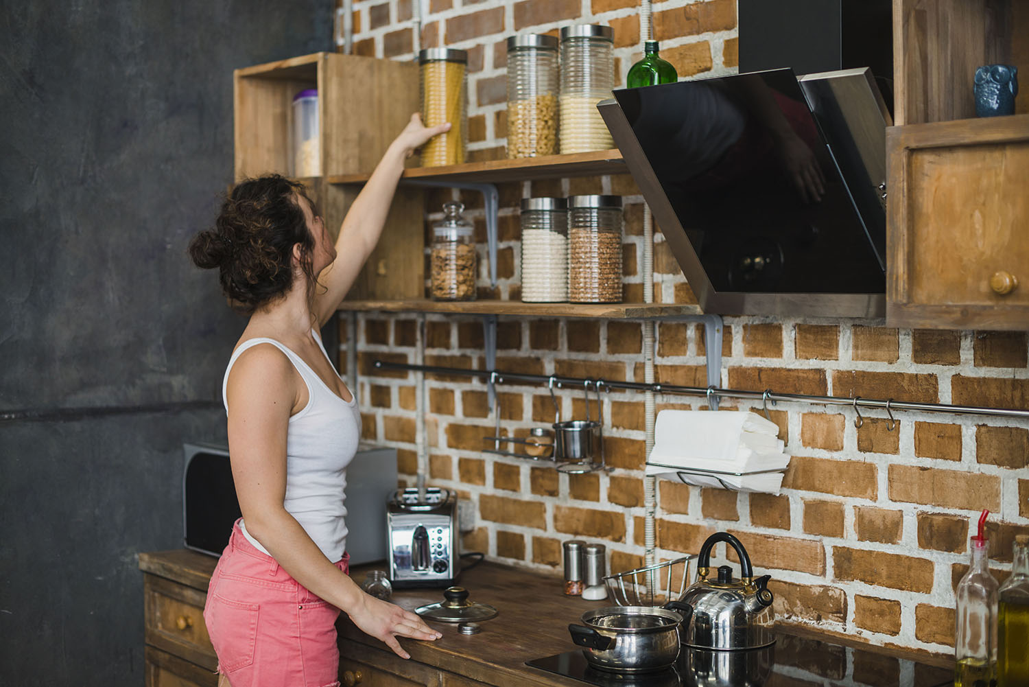 Como organizar a cozinha gastando pouco: dicas práticas e econômicas!